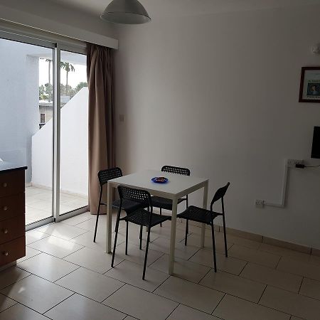 Valentinos Court Apartment Paphos Exterior photo