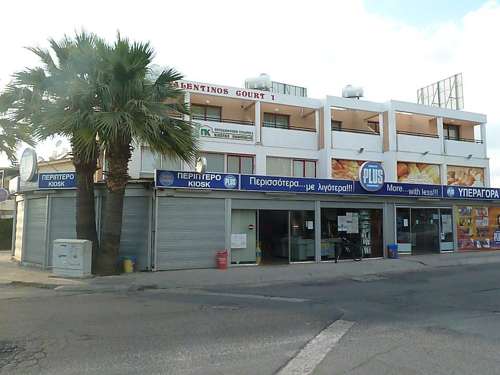 Valentinos Court Apartment Paphos Room photo