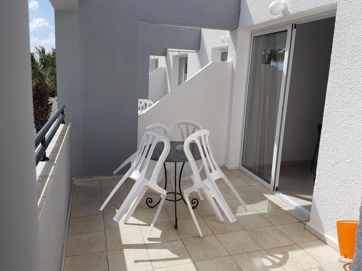 Valentinos Court Apartment Paphos Exterior photo
