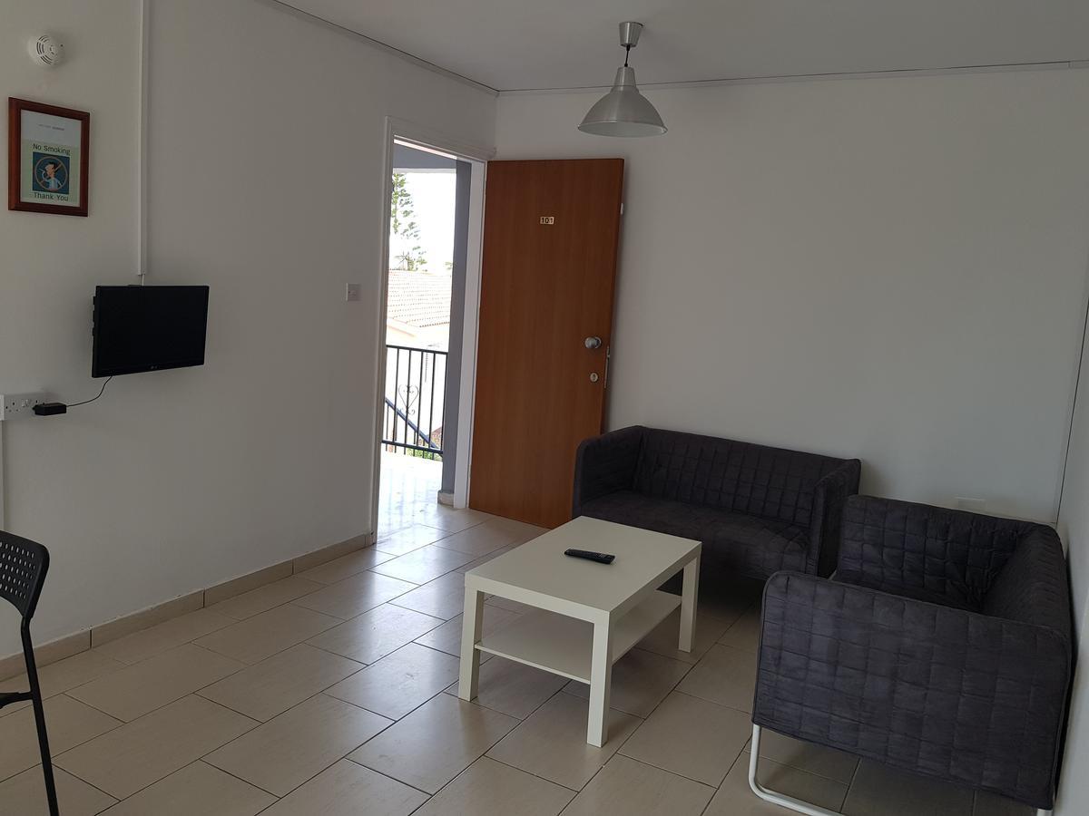 Valentinos Court Apartment Paphos Exterior photo