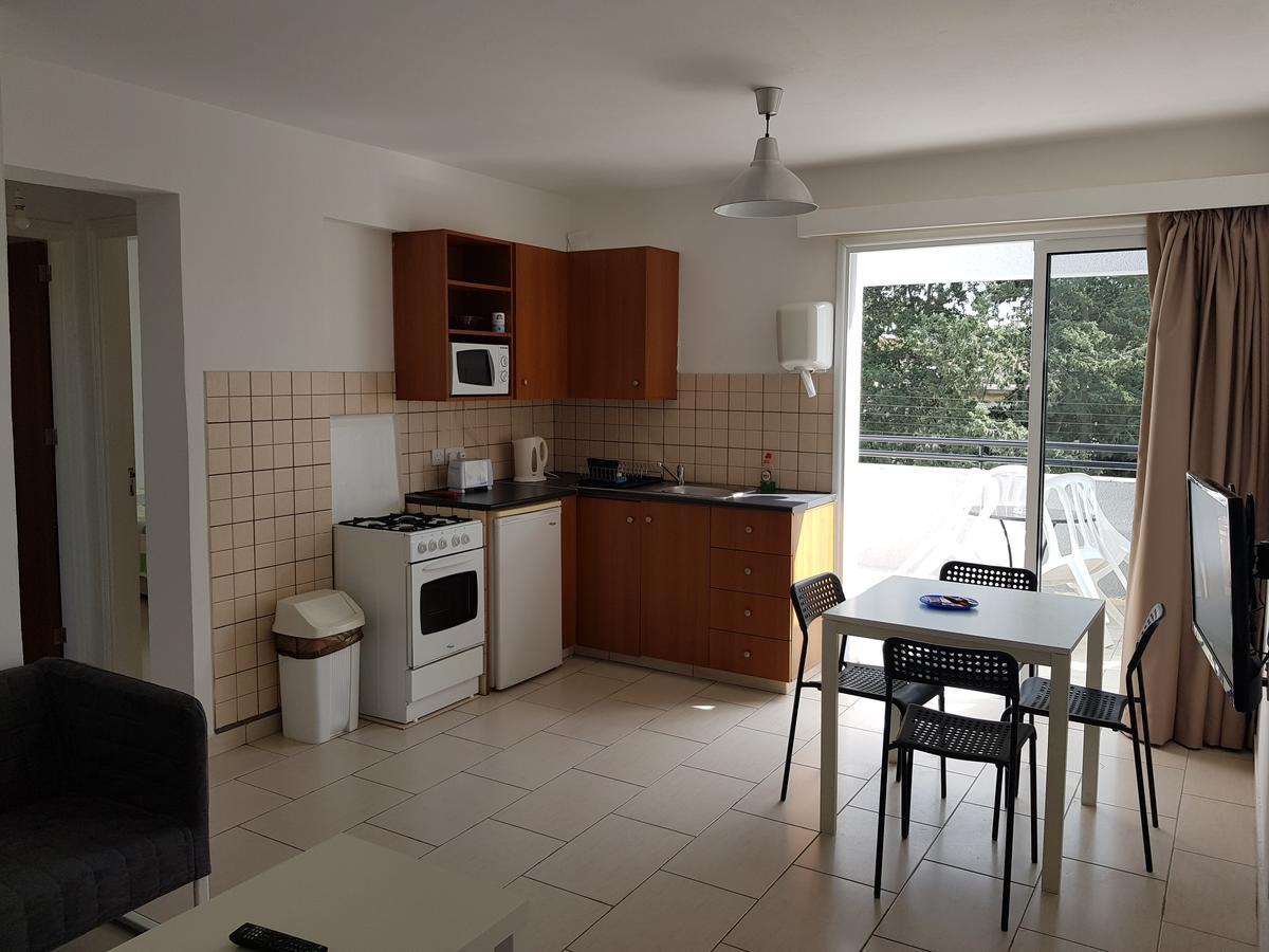 Valentinos Court Apartment Paphos Exterior photo