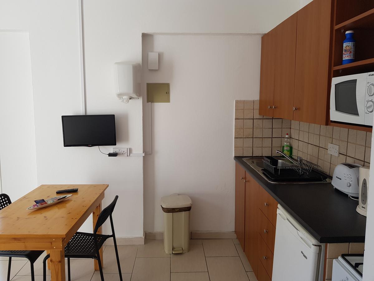 Valentinos Court Apartment Paphos Exterior photo